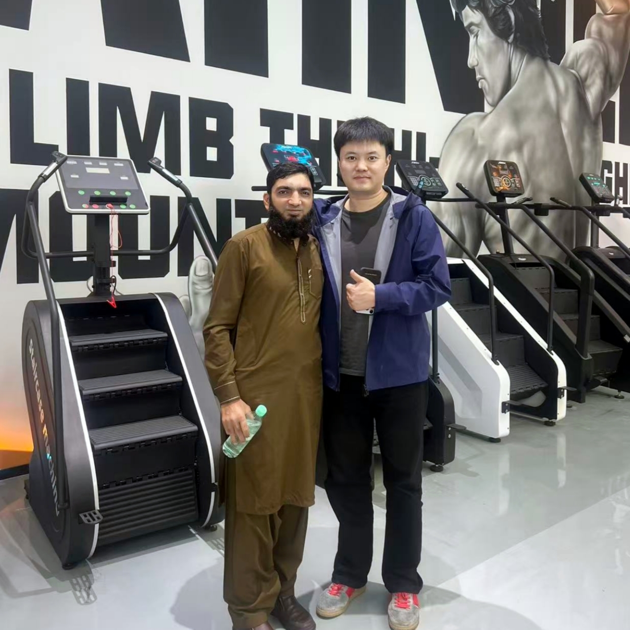 yingruis Fitness Equipment Technology Co., Ltd. ha completato con successo l'ordine di 30 tapis roulant curvi per clienti pakistani